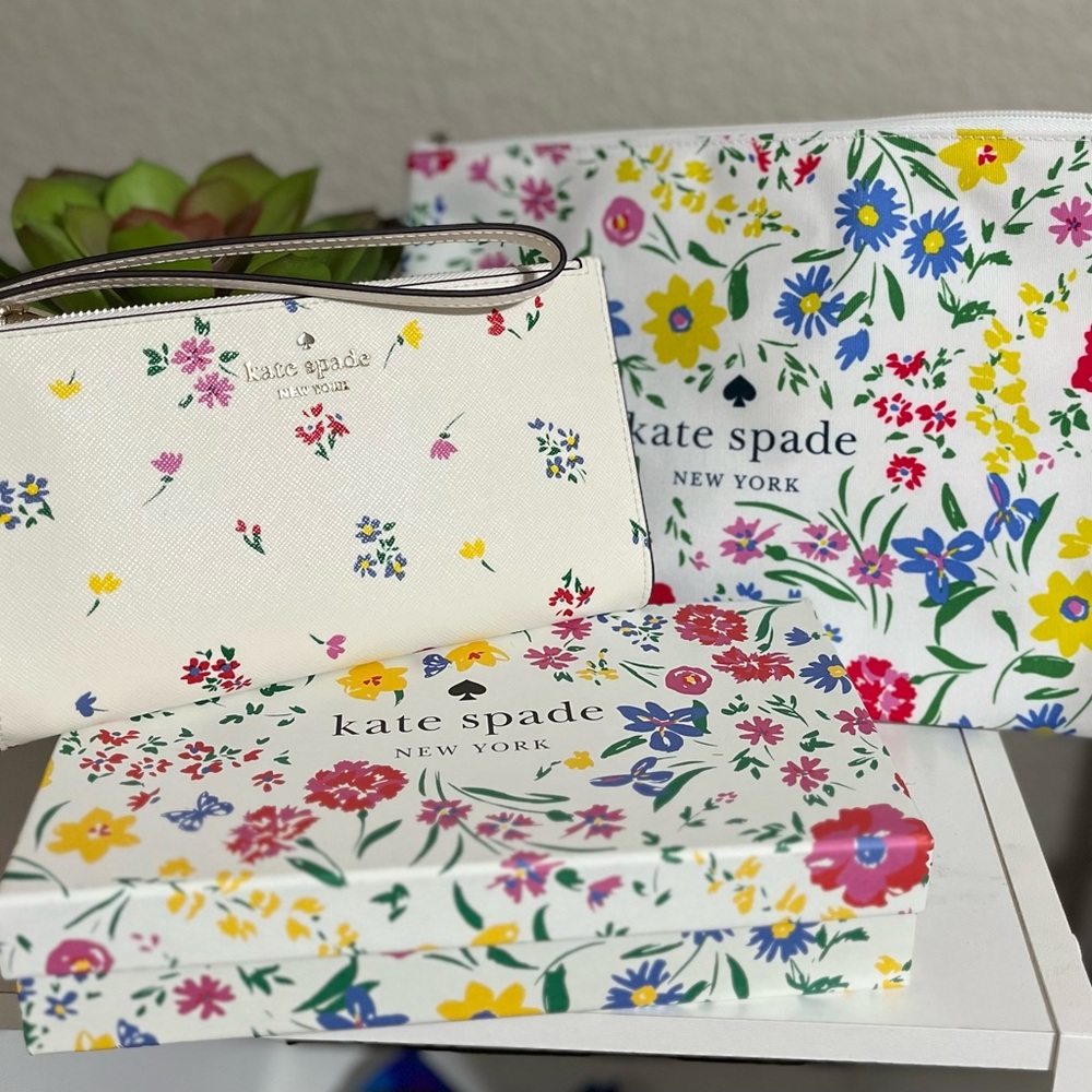 🌺Kate Spade Staci Garden Bouquet Wristlet & New England Floral Pouch